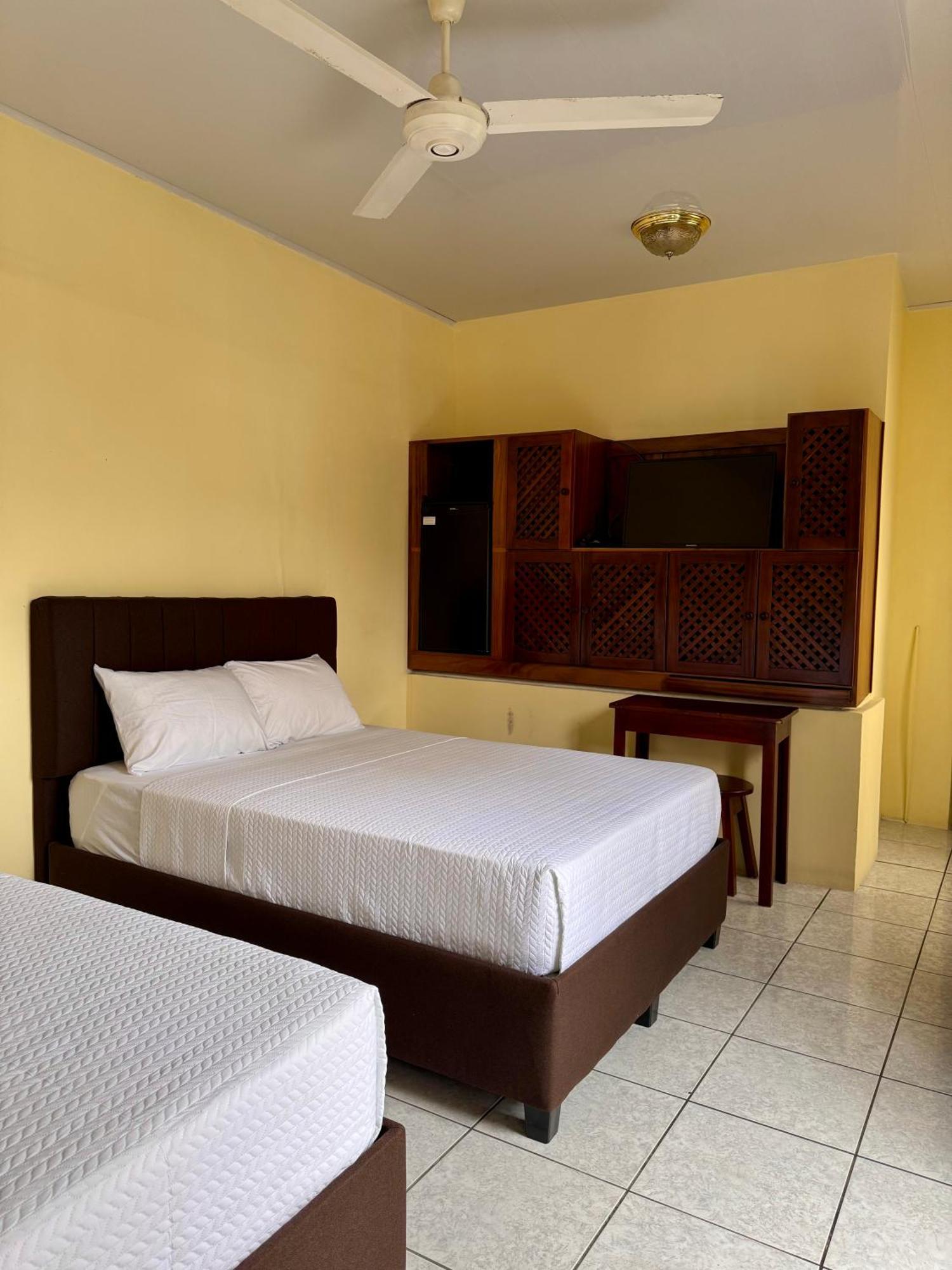 Hotel Malinche Quepos Exterior photo